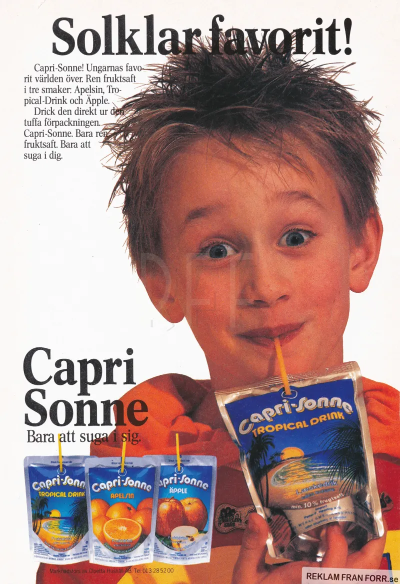 Reklam för drycken Capri Sonne där en pojke dricker drycken med sugrör