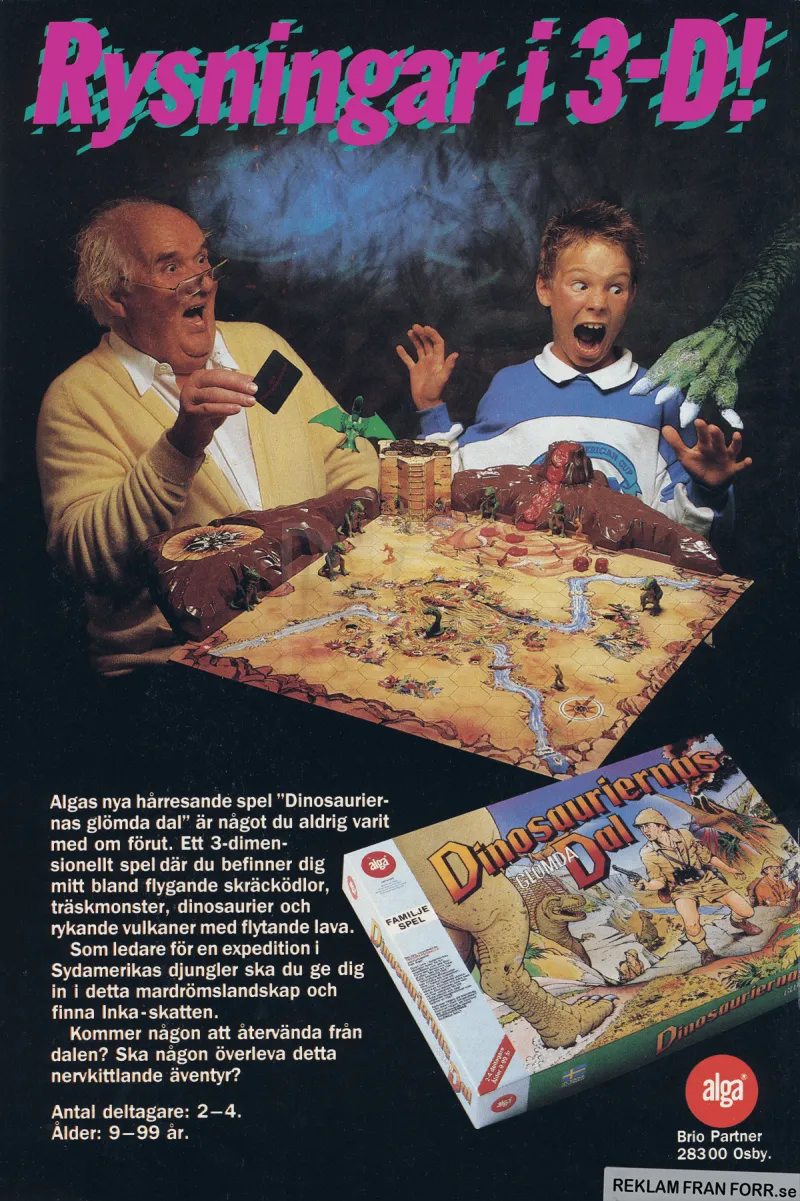 Reklam för brädspelet Dinosauriernas glömda dal med ett foto på två personer som spelar spelet och en ödlearm som kommer in från höger och skrämmer dem