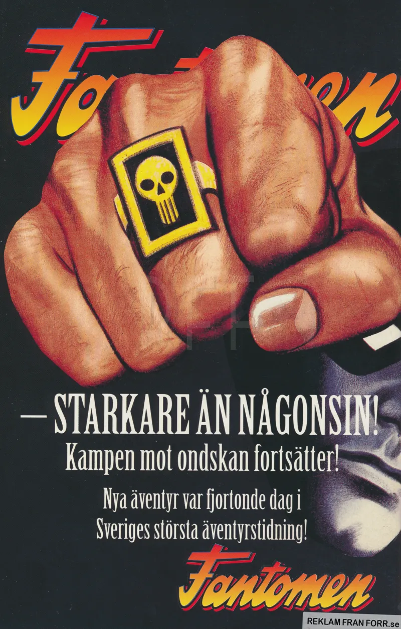 Reklam för serietidningen Fantomen med en målad bild av Fantomens knytnäve med "den onda ringen", alltså den med dödskallemärket på