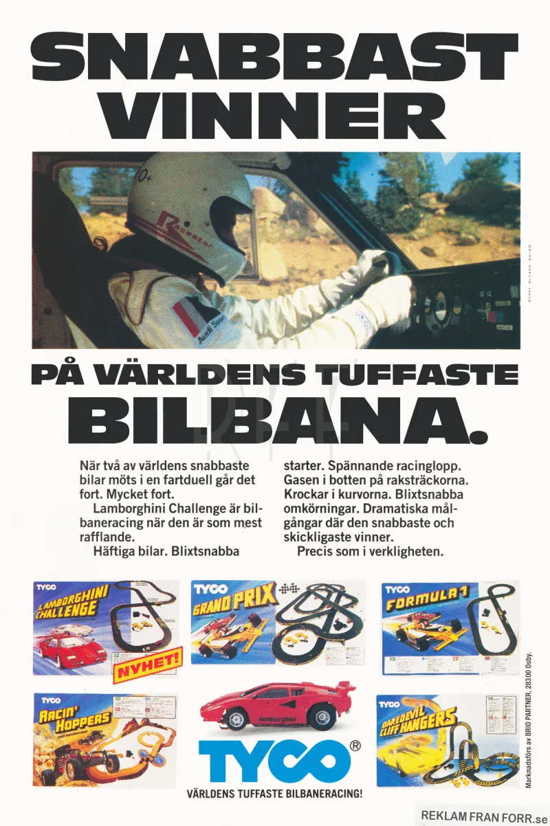 Reklam för bilbana från Tyco med en bild på en racerförare som sitter inne i bil