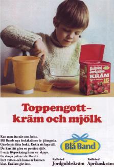 Annons för kräm från Blå Band, med en liten pojke som häller upp kräm i en tallrik