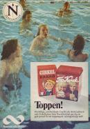 Sex personer i vattnet på ett badhus är Nordchoklads sätt att sälja in deras chokladdryck TopKvick och CirkelKakao