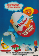 Annons för Kinder ägg, med en ritat pojke som håller ett Kindägg i famnen samt fyra förslag på vad äggen kan innehålla för överraskning