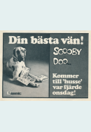 Reklam för tidningen med hundhjälten Scooby-Doo där en hund har ett par tidningar mellan tassarna